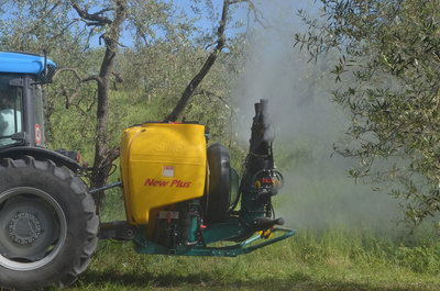 3-point mounted Sprayer New Plus - 4 lower cannons and upper double Olive sprayhead