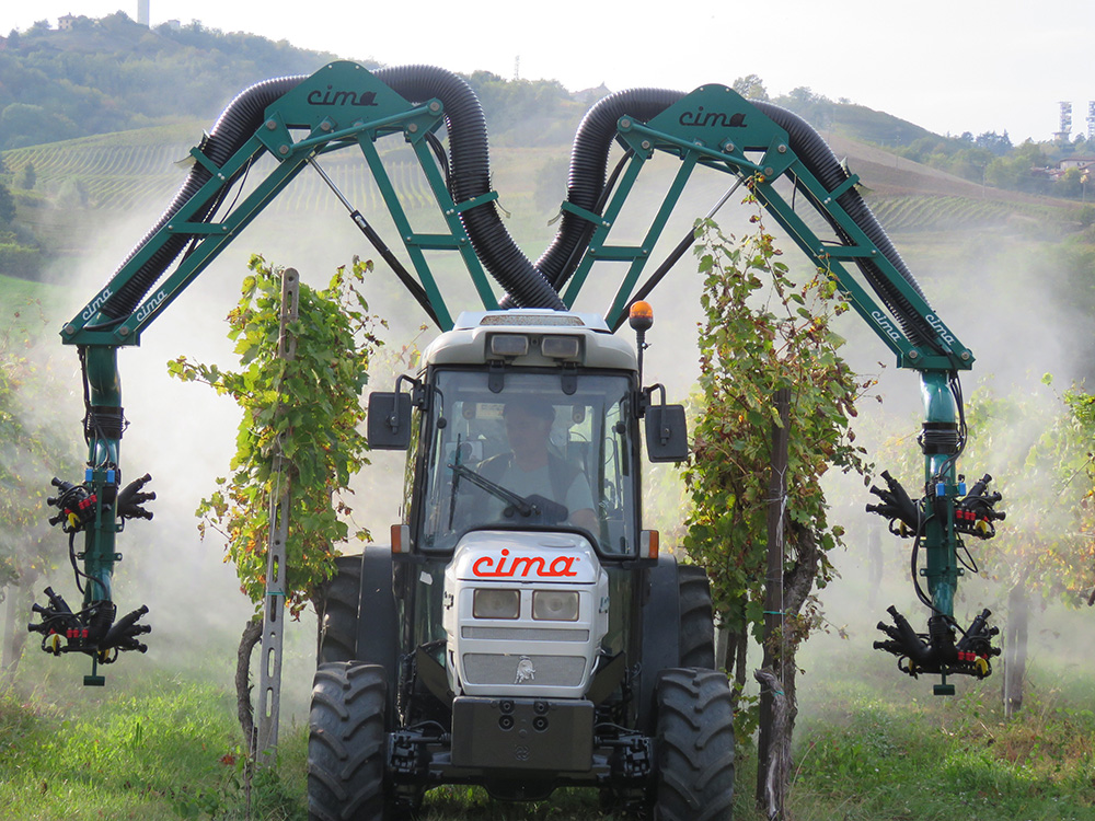 ROB3 EVO - Articulated low volume pneumatic sprayer ROB3 EVO - Articulated low volume pneumatic sprayer